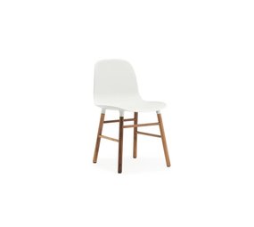 Normann Copenhagen Form Chair valnøtt stol hvit Normann Copenhagen Form Chair valnøtt stol hvit
