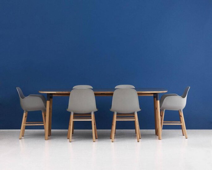 Normann Copenhagen Form Stol valnød stol hvid Normann Copenhagen Form Stol valnød stol hvid