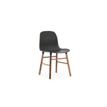 Normann Copenhagen Form Chair walnoot stoel zwart Normann Copenhagen Form Chair walnoot stoel zwart