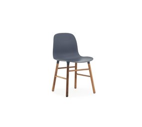 Normann Copenhagen Form Chair Walnut stol blå Normann Copenhagen Form Chair Walnut stol blå