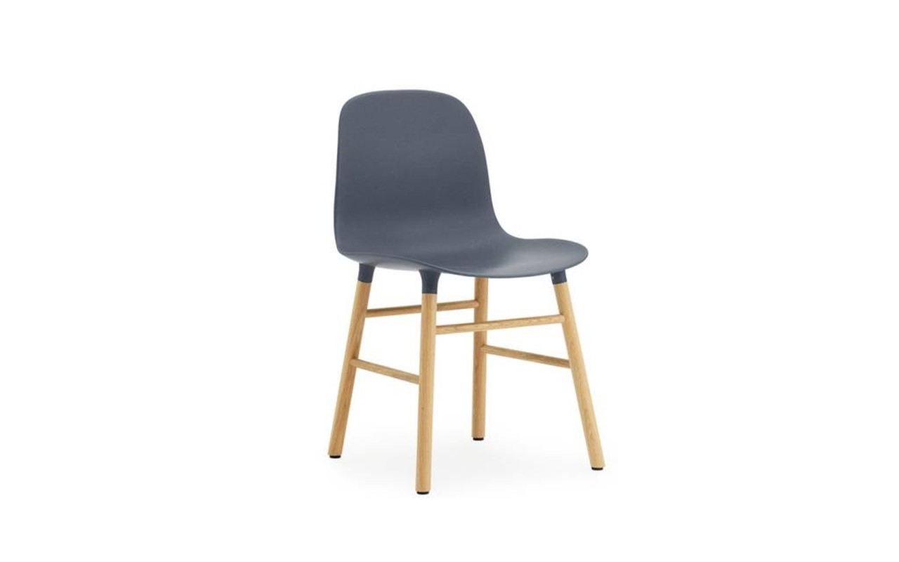 Normann Copenhagen Form Chair eiken stoel blauw Normann Copenhagen Form Chair eiken stoel blauw