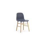 Normann Copenhagen Form Chair eiken stoel blauw Normann Copenhagen Form Chair eiken stoel blauw