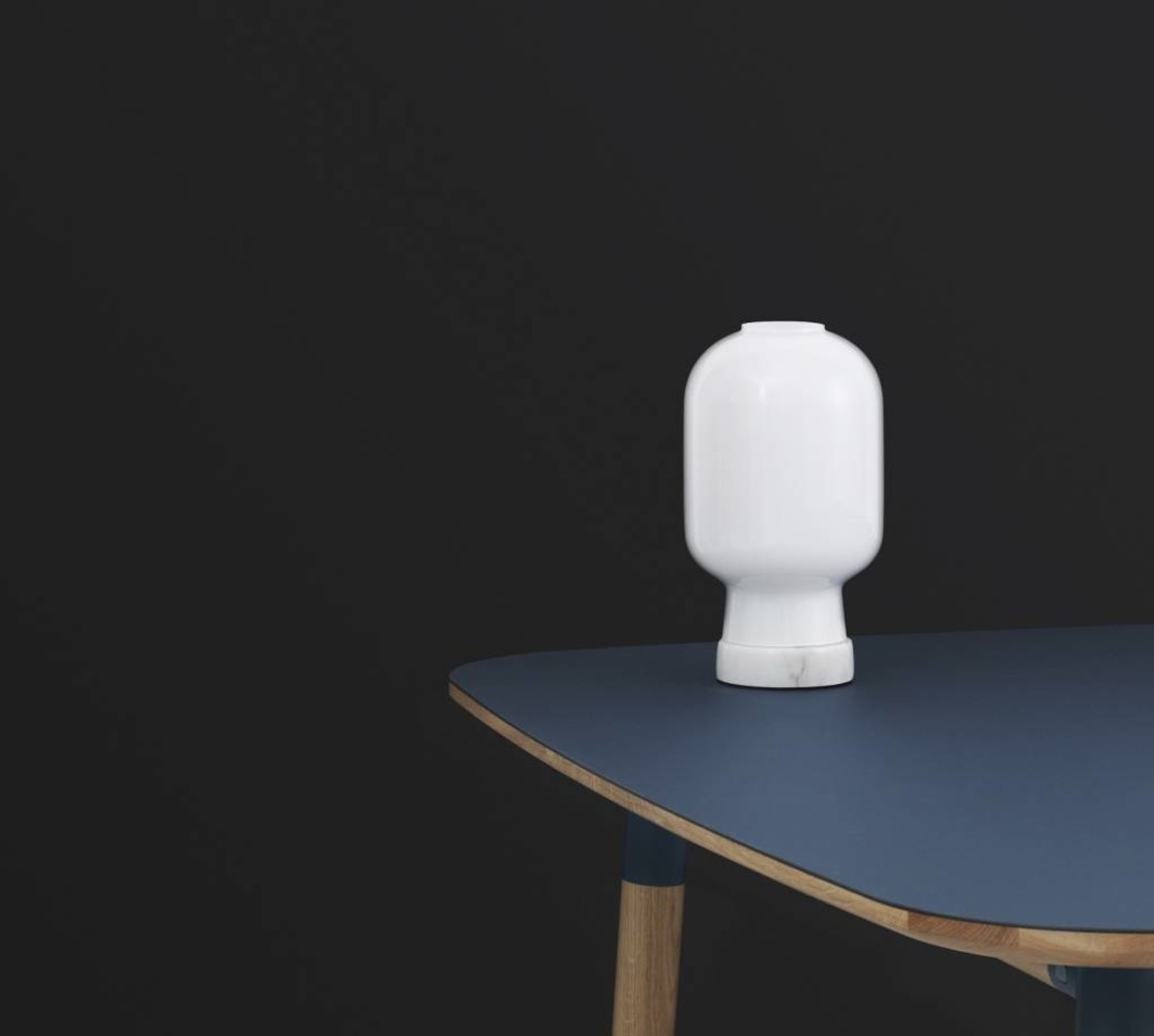 Normann Copenhagen AMP bordslampa vit
