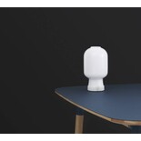 Normann Copenhagen AMP blanco Lámpara de mesa