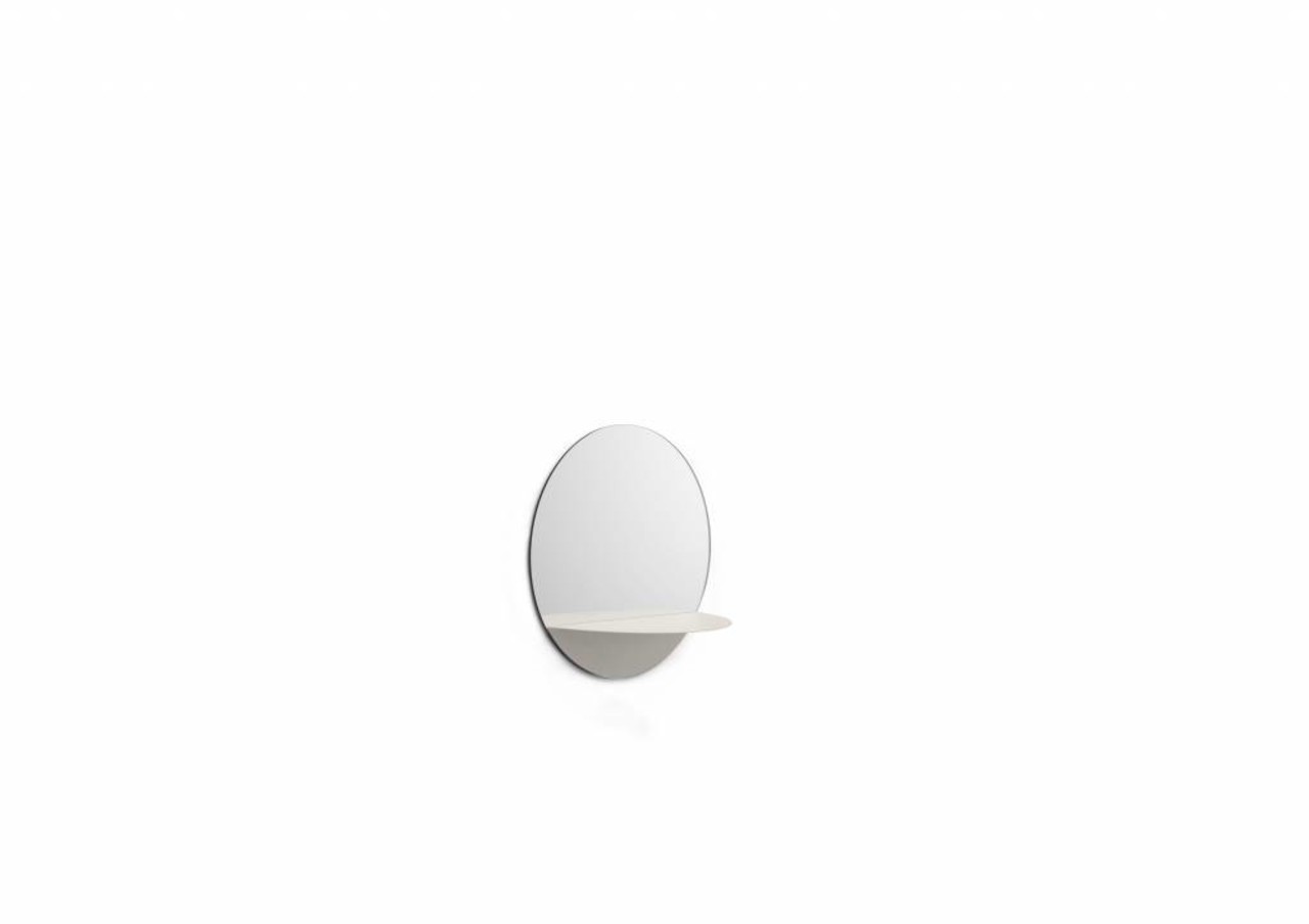 Normann Copenhagen Espejo con estante horizonte alrededor blanco Normann Copenhagen Espejo con estante horizonte alrededor blanco