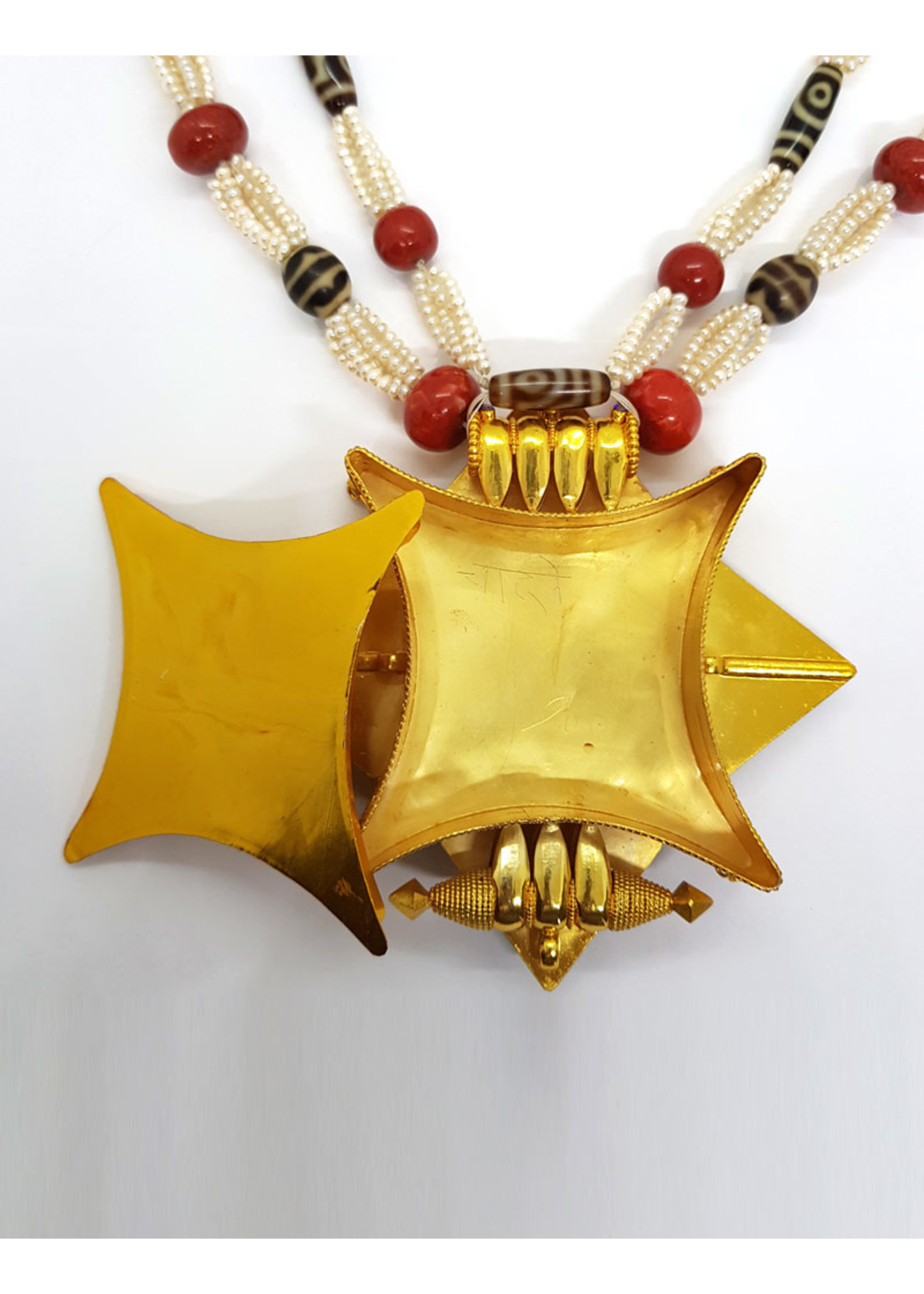 Tibetan Jewellery Necklace Gau with Dzis, Corals and Pearls