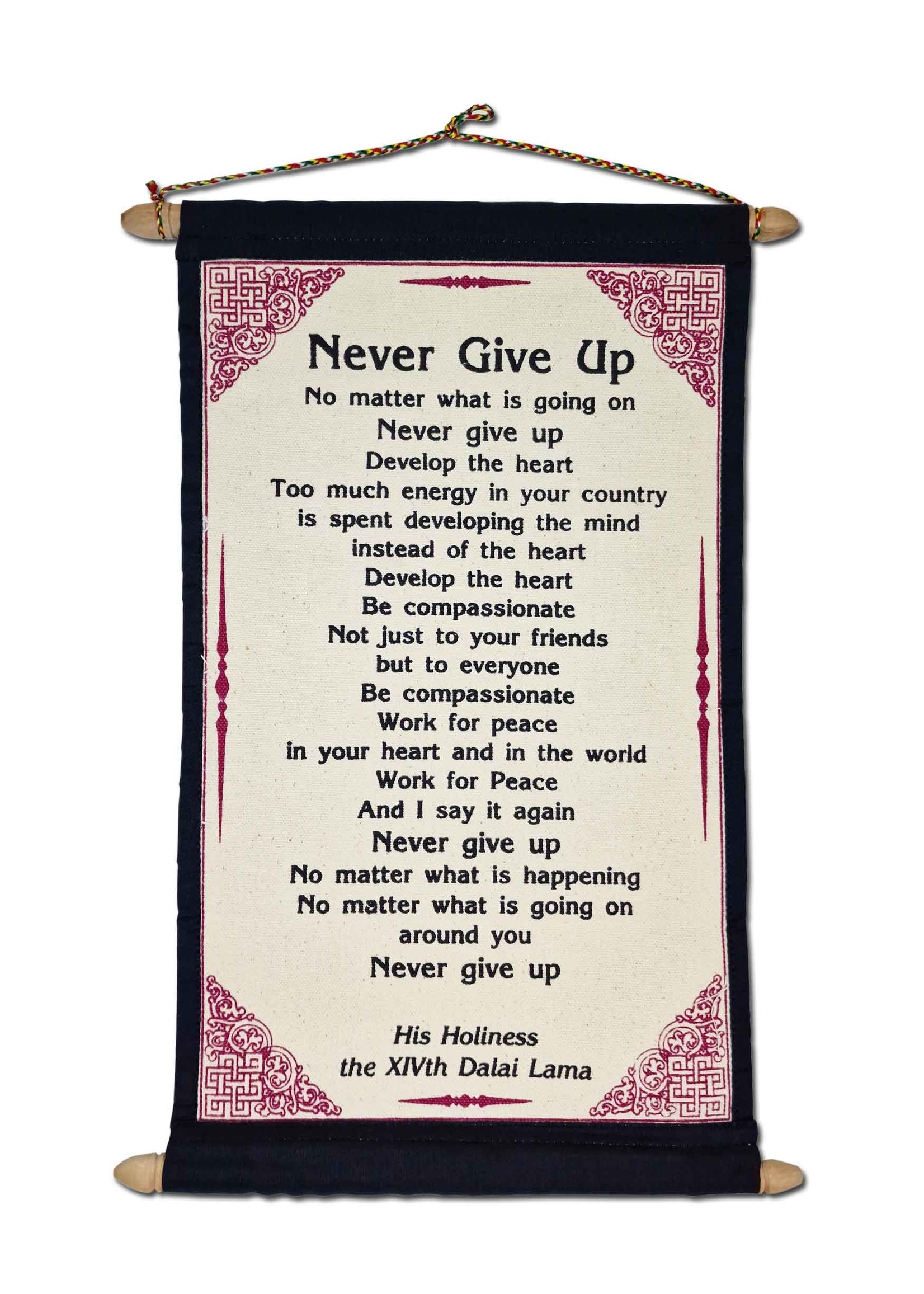 Mini appendiabiti tibetano con citazione del Dalai Lama "Never Give Up"