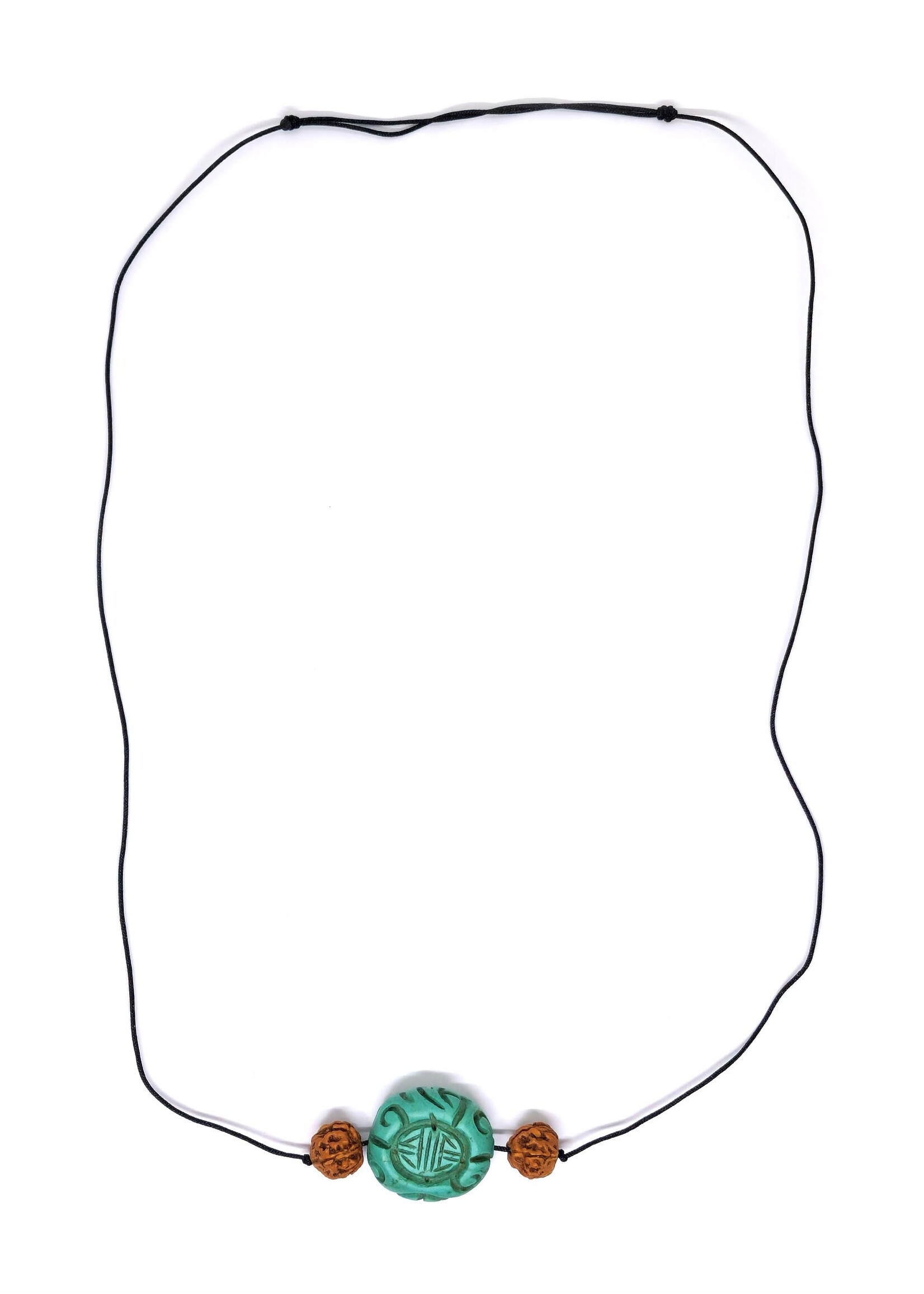 Halskette mit türkisfarbenen Steinanhängern und Rudraksha-Perlen