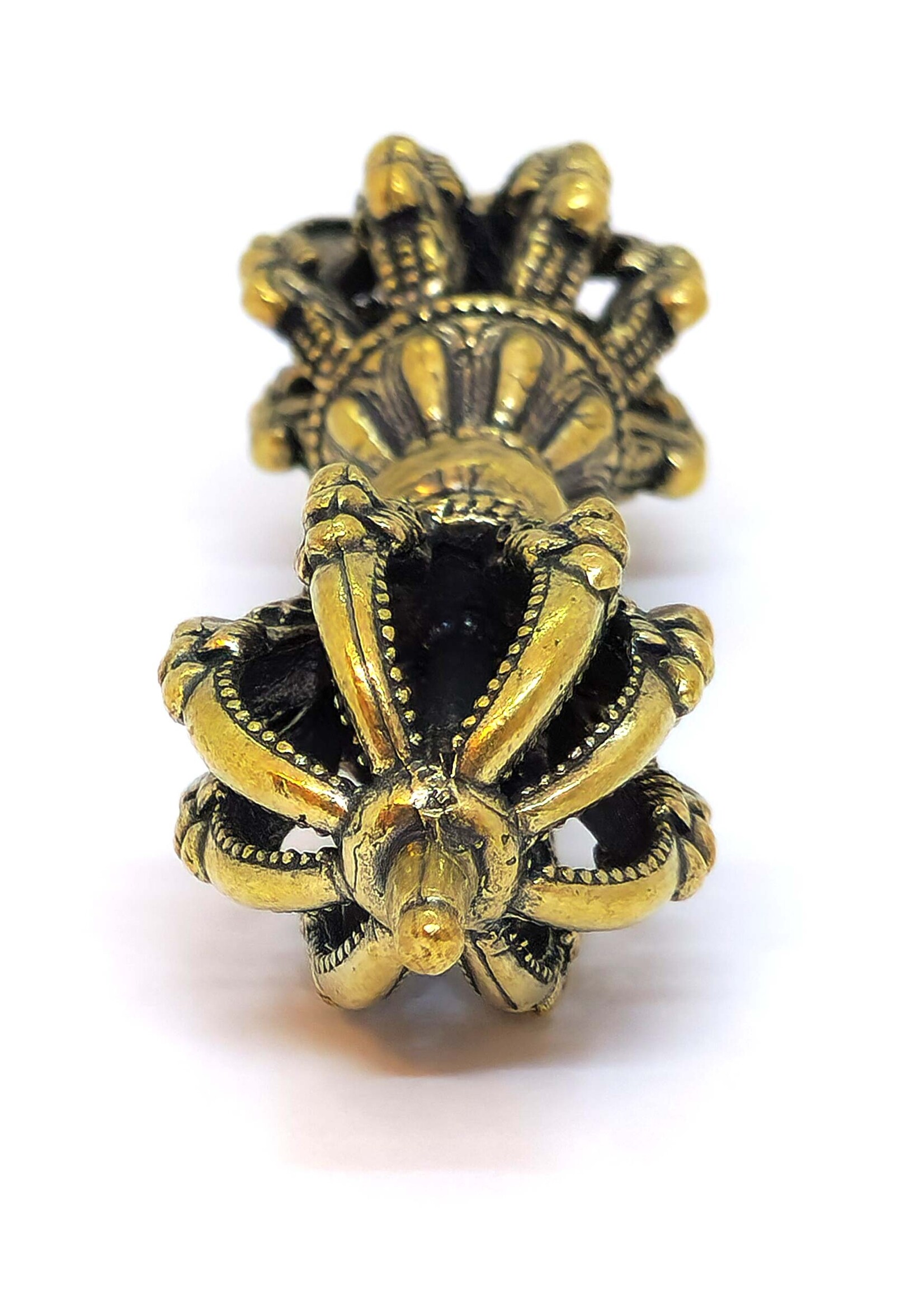 Petit Vajra Dorje Tibétain – Symbole Rituel à 9 Branches en Cuivre, 9 cm