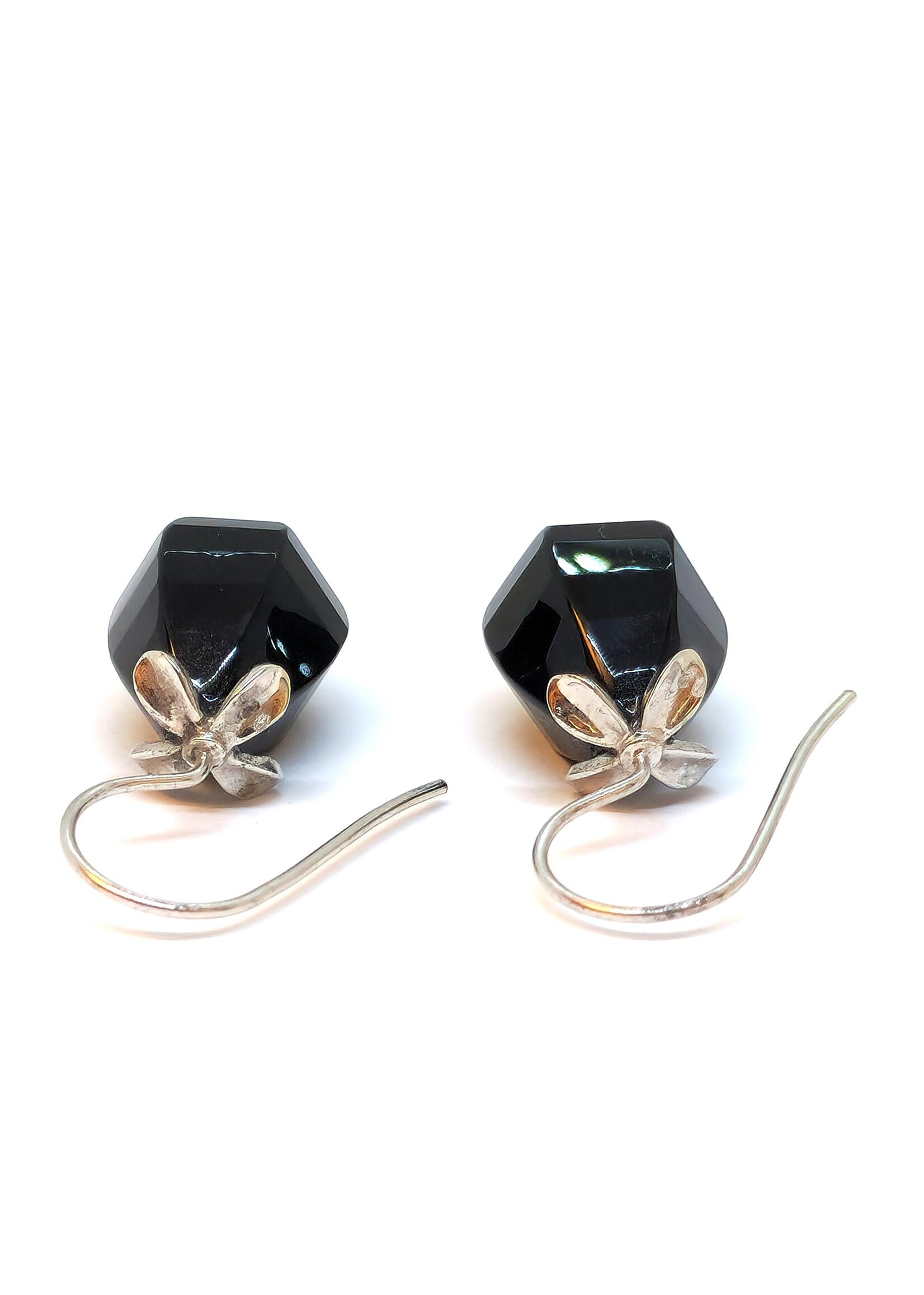 Onyx Ohrhänger mit Blume aus rhodiniertem 925 Silber