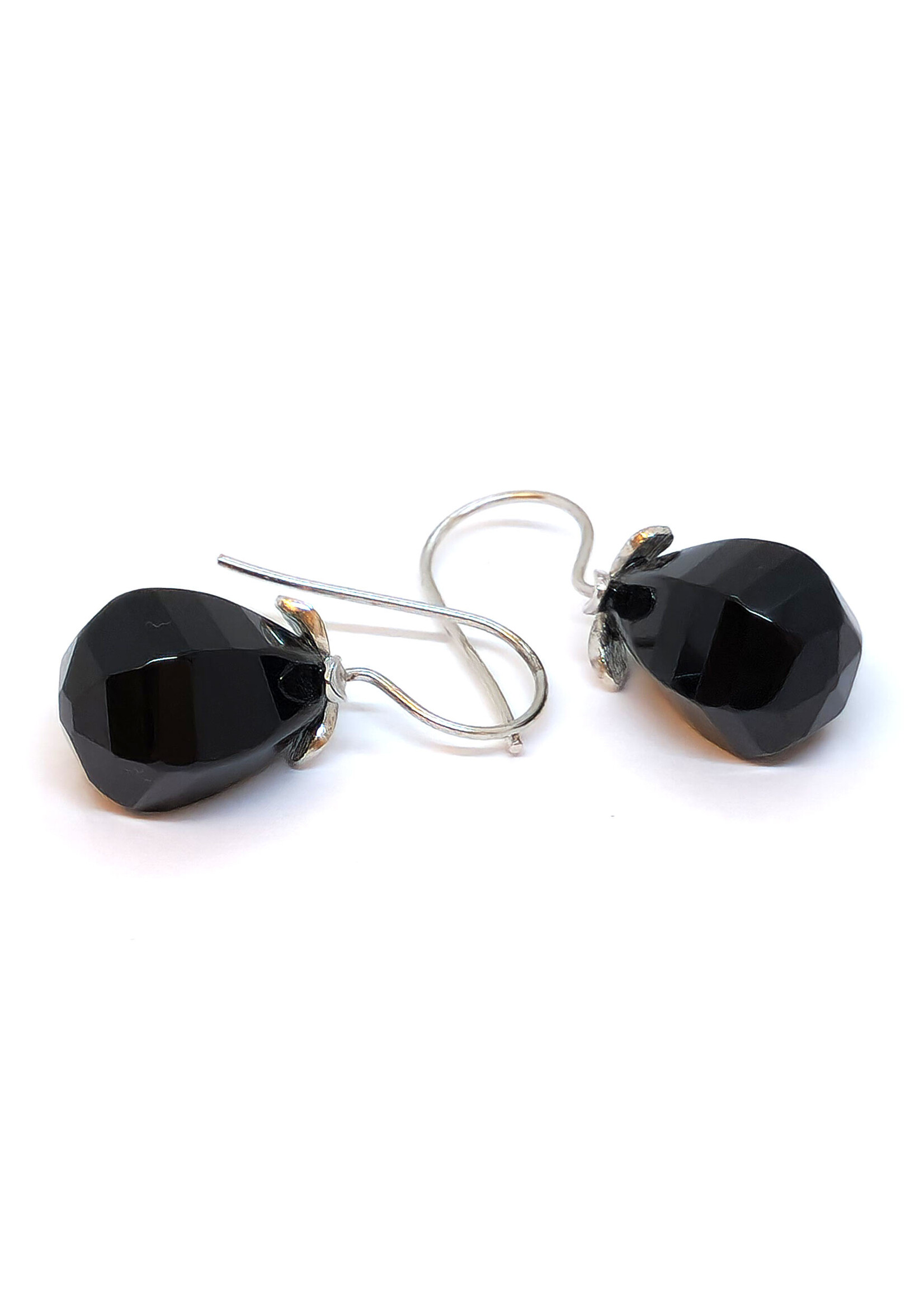Boucles d’oreilles en onyx avec fleur en argent 925 rhodié