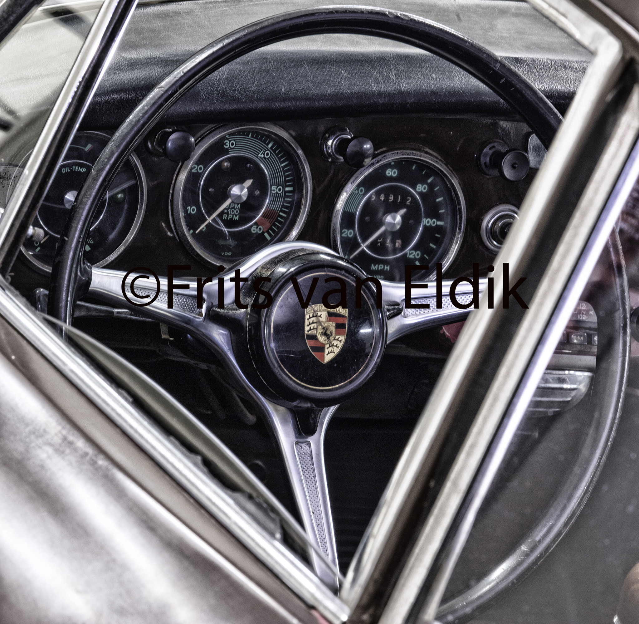 CLASSICS - Porsche 356 Steering Wheel - Frits van Eldik Fotografie