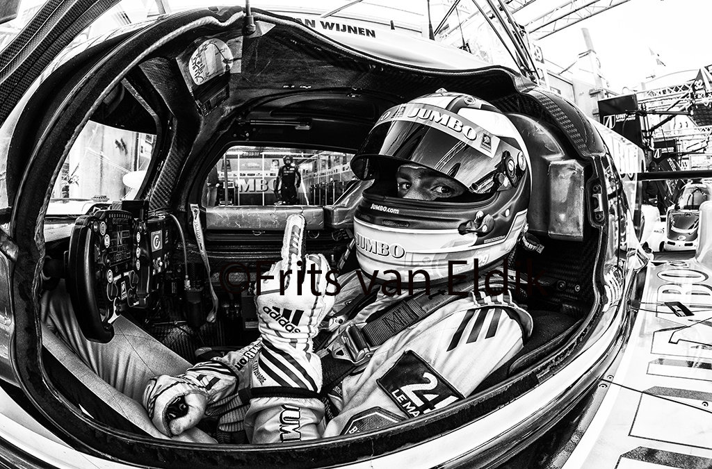 Inside the Archives WEC 2018 - Le Mans 24 hours - LMP2 Racing team Netherlands - the finger