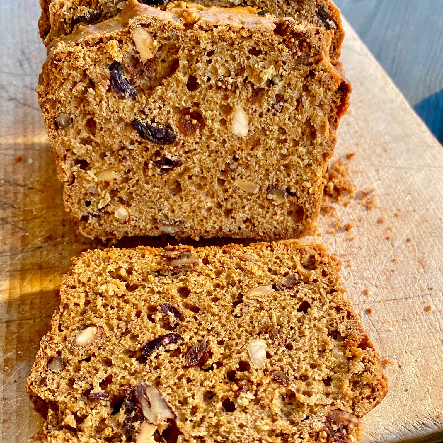 Gewürzkuchenbrot frisch aufgeschnitten