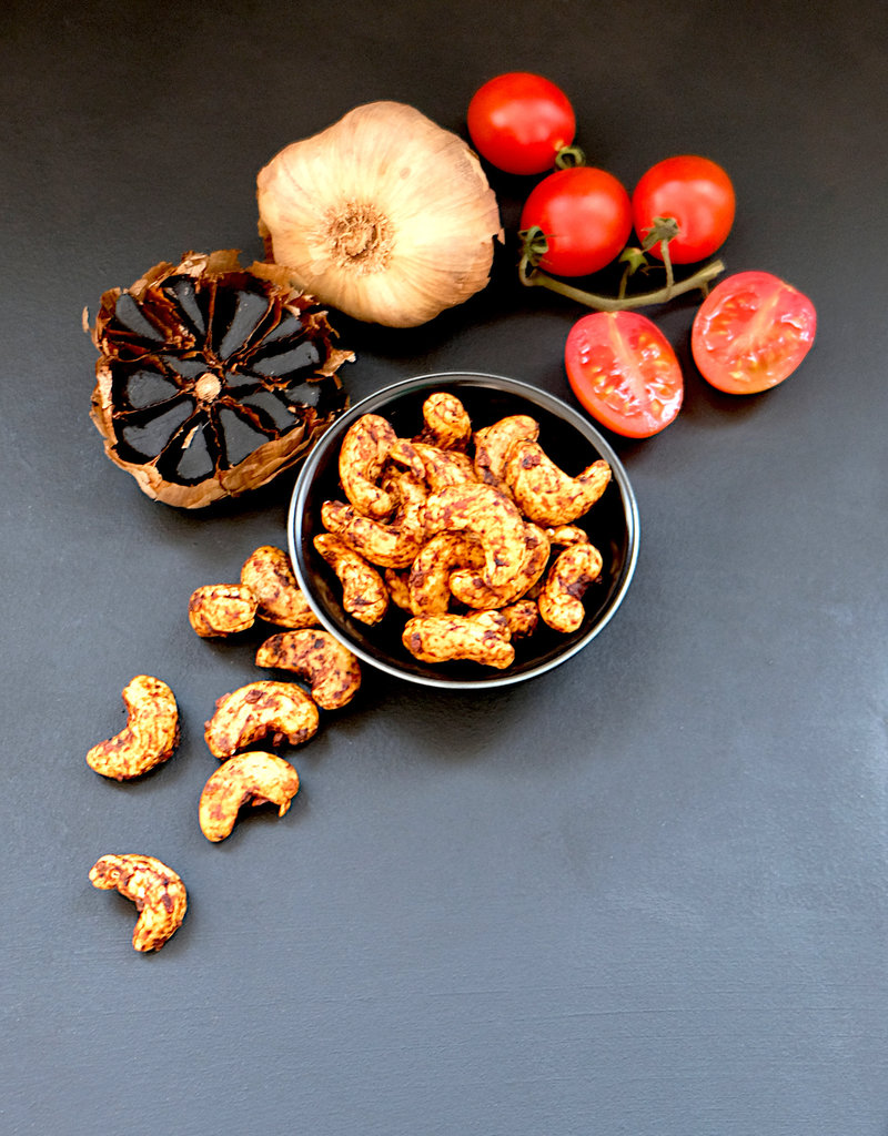 NuZz Roasted Organic Cashews with Black Garlic and Tomato