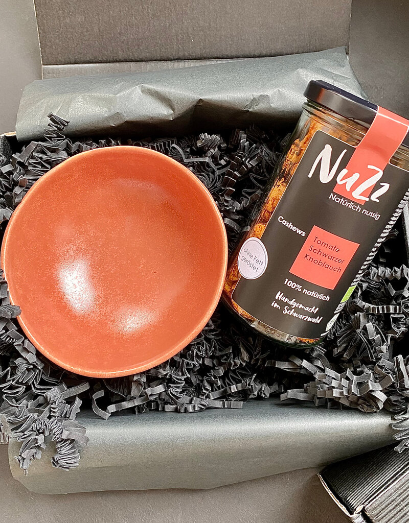 NuZz Orange-brown ceramic bowl with Cashews Tomato-Black Garlic