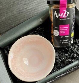 Light pink bowl with 1x NuZz