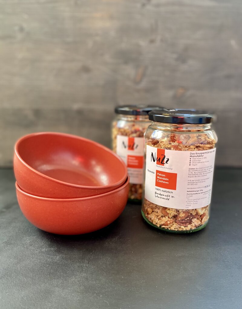 NuZz Two Granolas with two ceral bowls