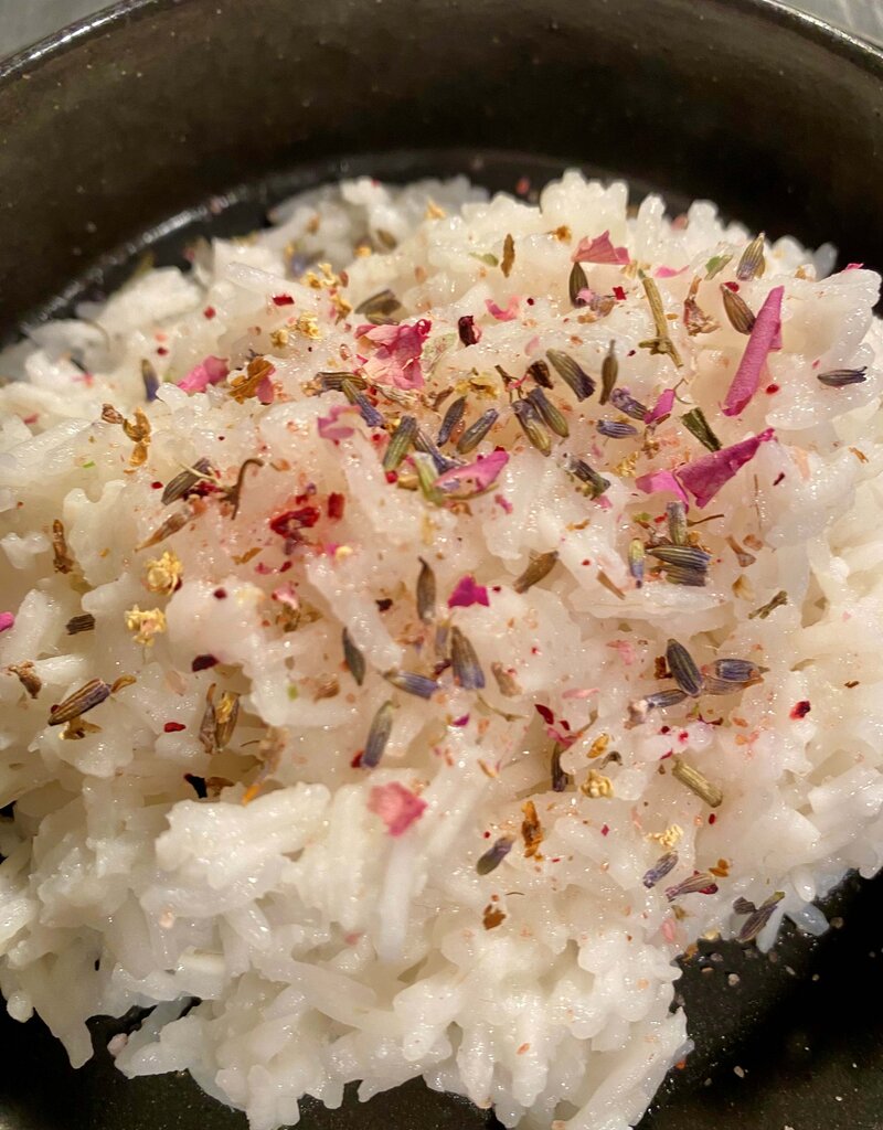 NuZz Bio Cashews Rosa Pfeffer und duftendes Blütensalz in Pink