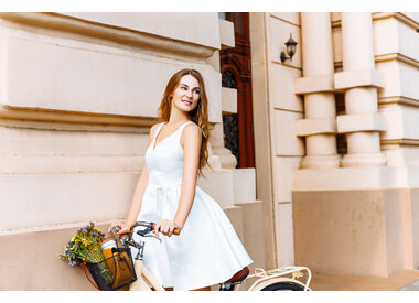 KLEEDJES / JUMPSUITS / ROKKEN / SHORTEN