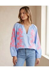 BY ELLE ET MOI BLOUSE BLAUW MET ROZE BRODERIE EN V-HALS