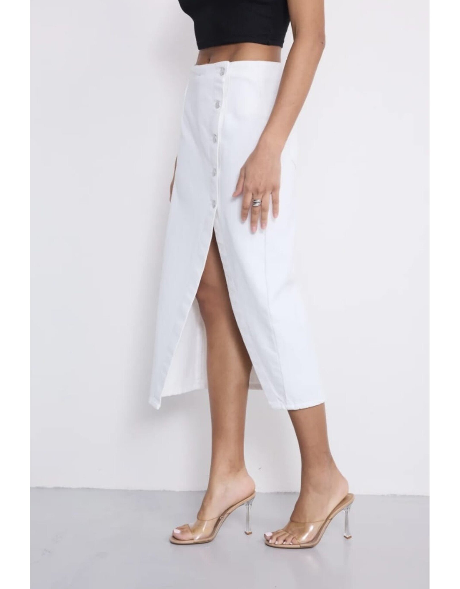 BY ELLE ET MOI DENIM ROK MET SPLIT EN KNOPSLUITING