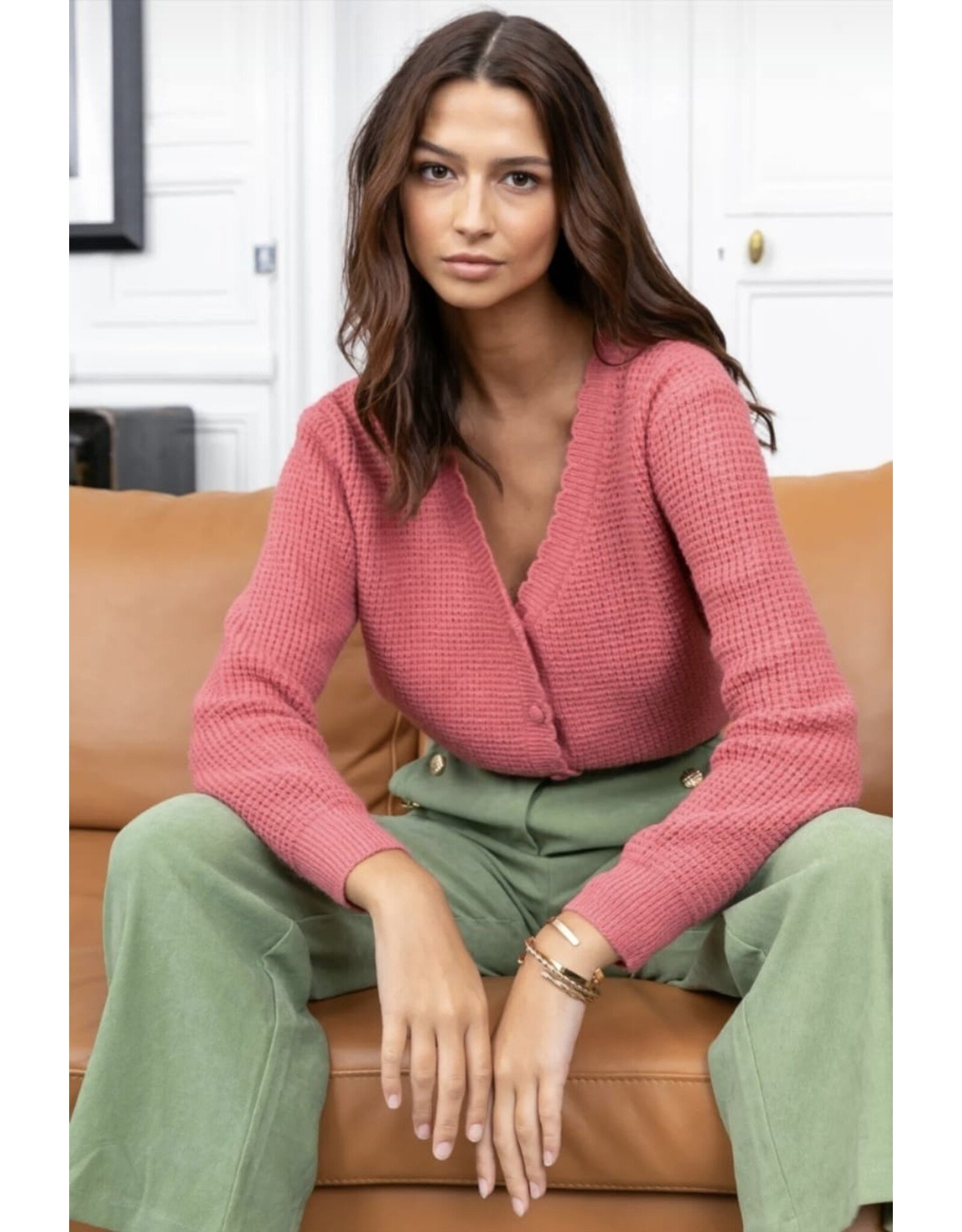 BY ELLE ET MOI ROZE GEBREIDE CARDIGAN MET V-HALS EN KNOPEN