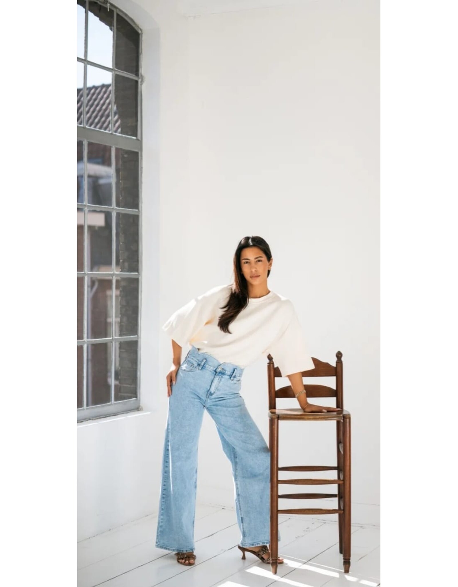 BY ELLE ET MOI JEANS MET GEBOGEN DETAILRAND