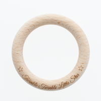 Bijtring hout met eigen tekst 70 mm Bijtring hout met eigen tekst 70 mm