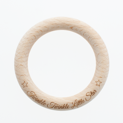 Bijtring hout met eigen tekst 70 mm Bijtring hout met eigen tekst 70 mm