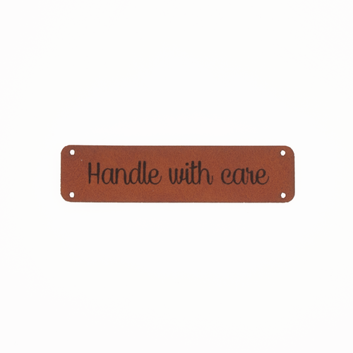Leren label 'Handle with care' 15x60mm - 2 stuks Marlaine Leren label 'Handle with care' 15x60mm - 2 stuks