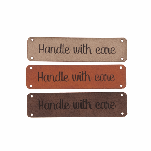 Leren label 'Handle with care' 15x60mm - 2 stuks Marlaine Leren label 'Handle with care' 15x60mm - 2 stuks