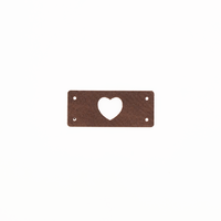 Leren Label 'Hartje' uitgestanst 15x35mm - 3 stuks Marlaine Leren Label 'Hartje' uitgestanst 15x35mm - 3 stuks