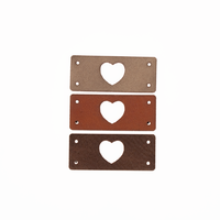 Leren Label 'Hartje' uitgestanst 15x35mm - 3 stuks Marlaine Leren Label 'Hartje' uitgestanst 15x35mm - 3 stuks