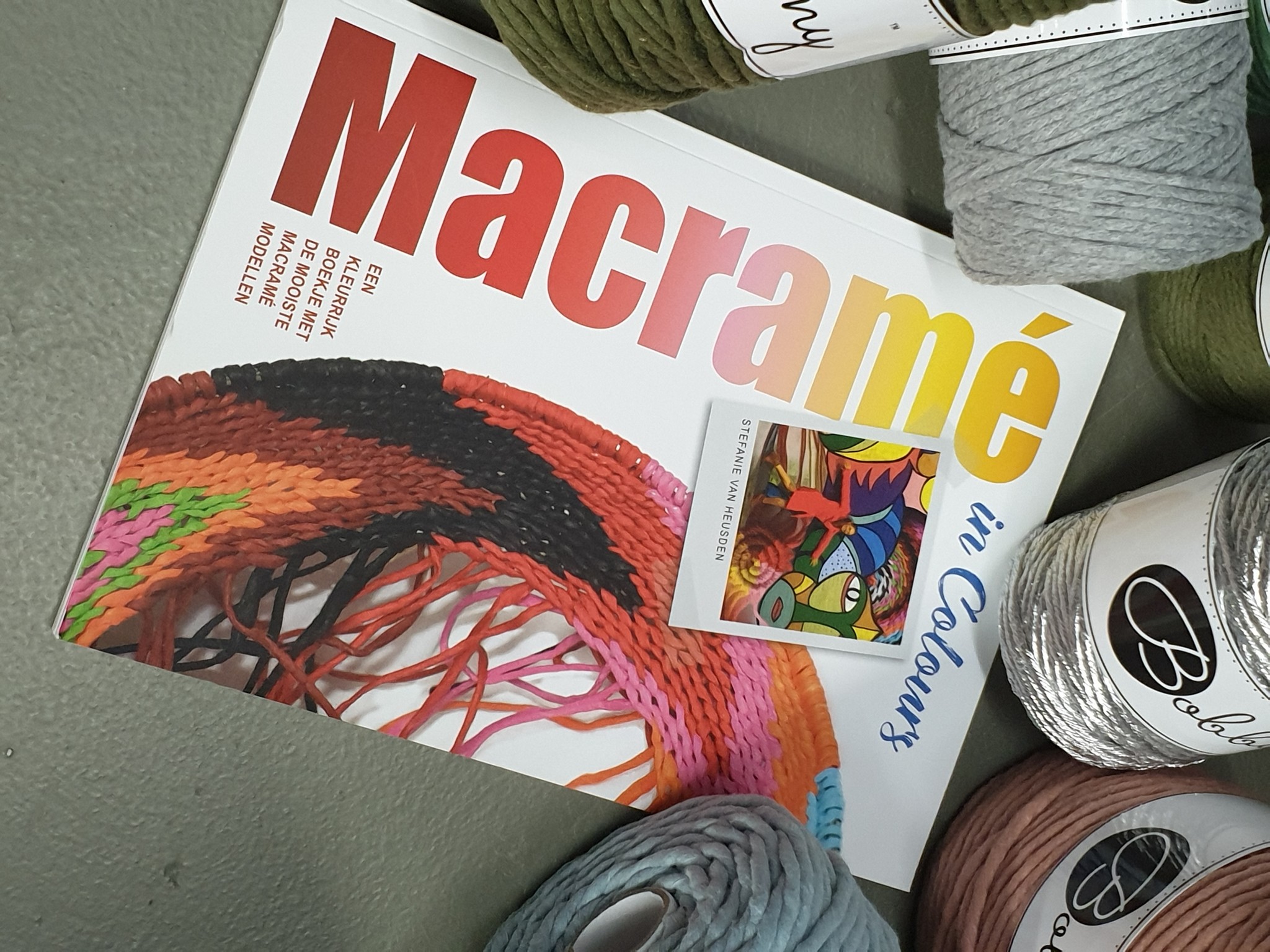 Macramé in colours - Stefanie van Heusden | Marlaine's boek reviews