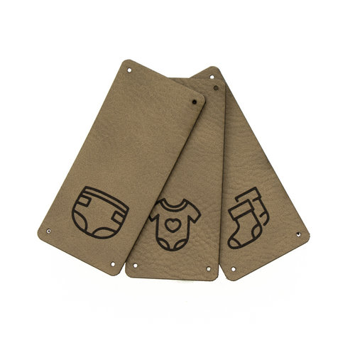 Leren Vouw Label 'Baby Kleding' 30x65mm set van 3 stuks Marlaine Leren Vouw Label 'Baby Kleding' 30x65mm set van 3 stuks