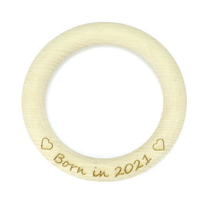 Houten Bijtring Born in 2021 met hartjes 70mm
