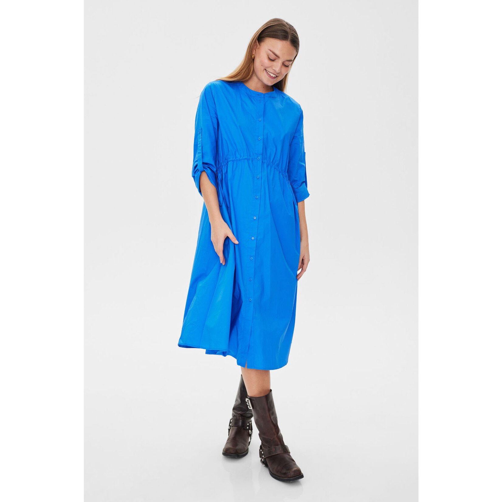 Free/quent Deze katoenen jurk zal je doen stralen - in dat prachtig blauw