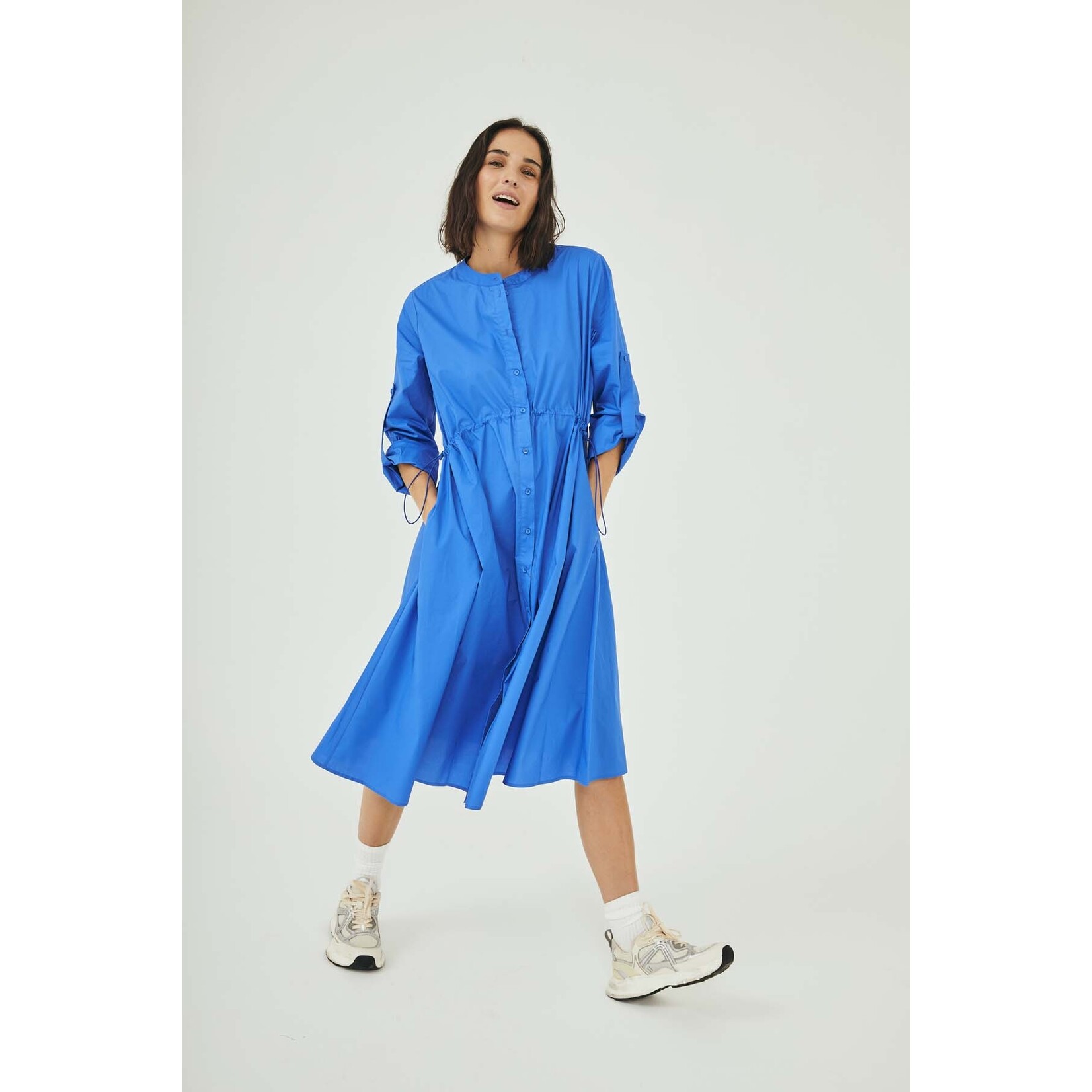 Free/quent Deze katoenen jurk zal je doen stralen - in dat prachtig blauw