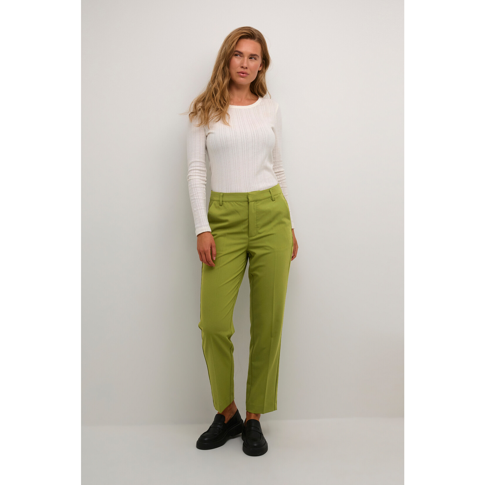 Kaffe Clothing Het mag al wat specialer met deze groene broek van Kaffe Clothing