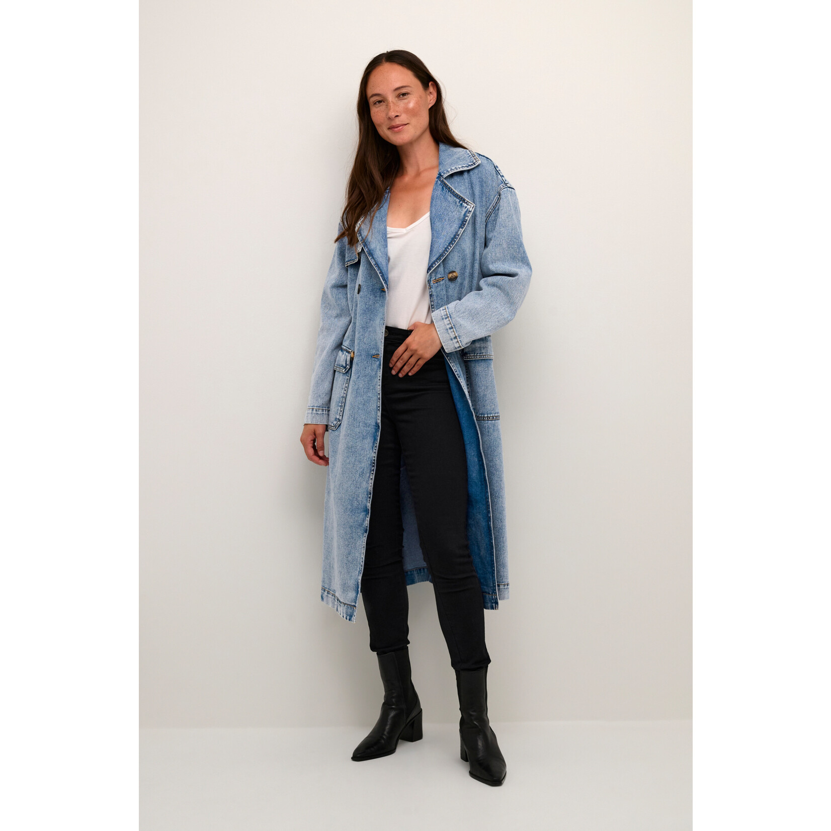 Kaffe Clothing Trenchcoat in denim!