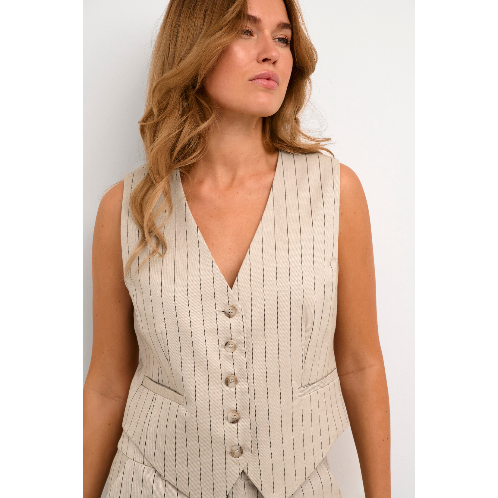 Kaffe Clothing Strak in je waistcoat - beige met strepen