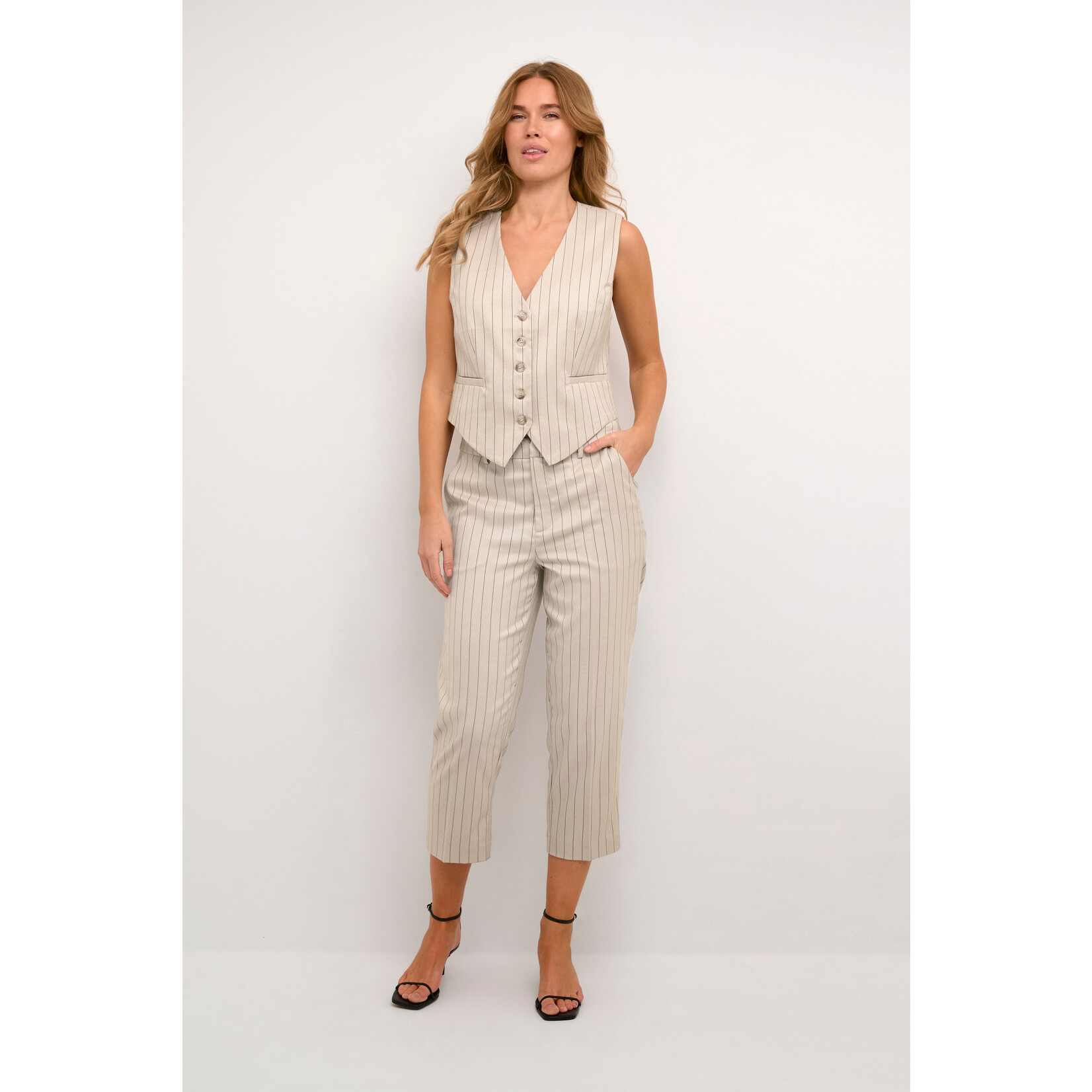 Kaffe Clothing Strak in je waistcoat - beige met strepen