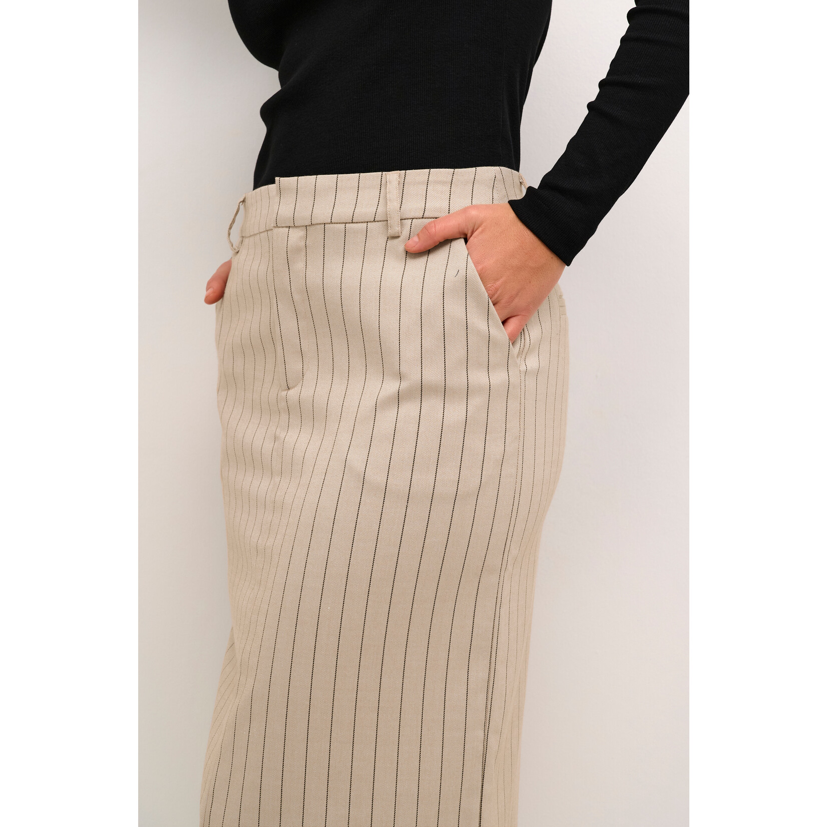 Kaffe Clothing Lange beige rok, met strepen - strak in een rokkenpak
