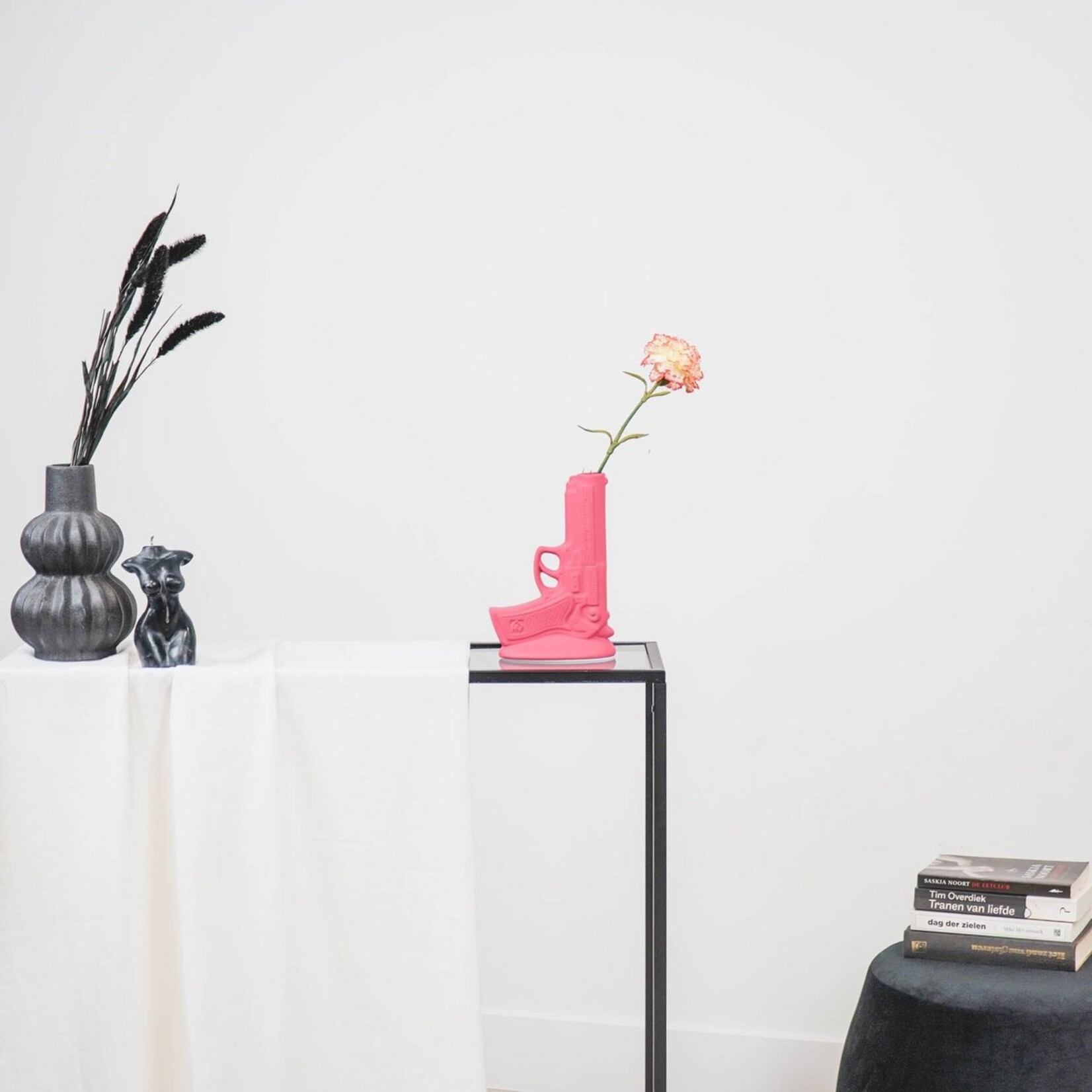 HouseVitamin Vaas - Gun - Keramiek - Neon Roze - 15x9x23cm