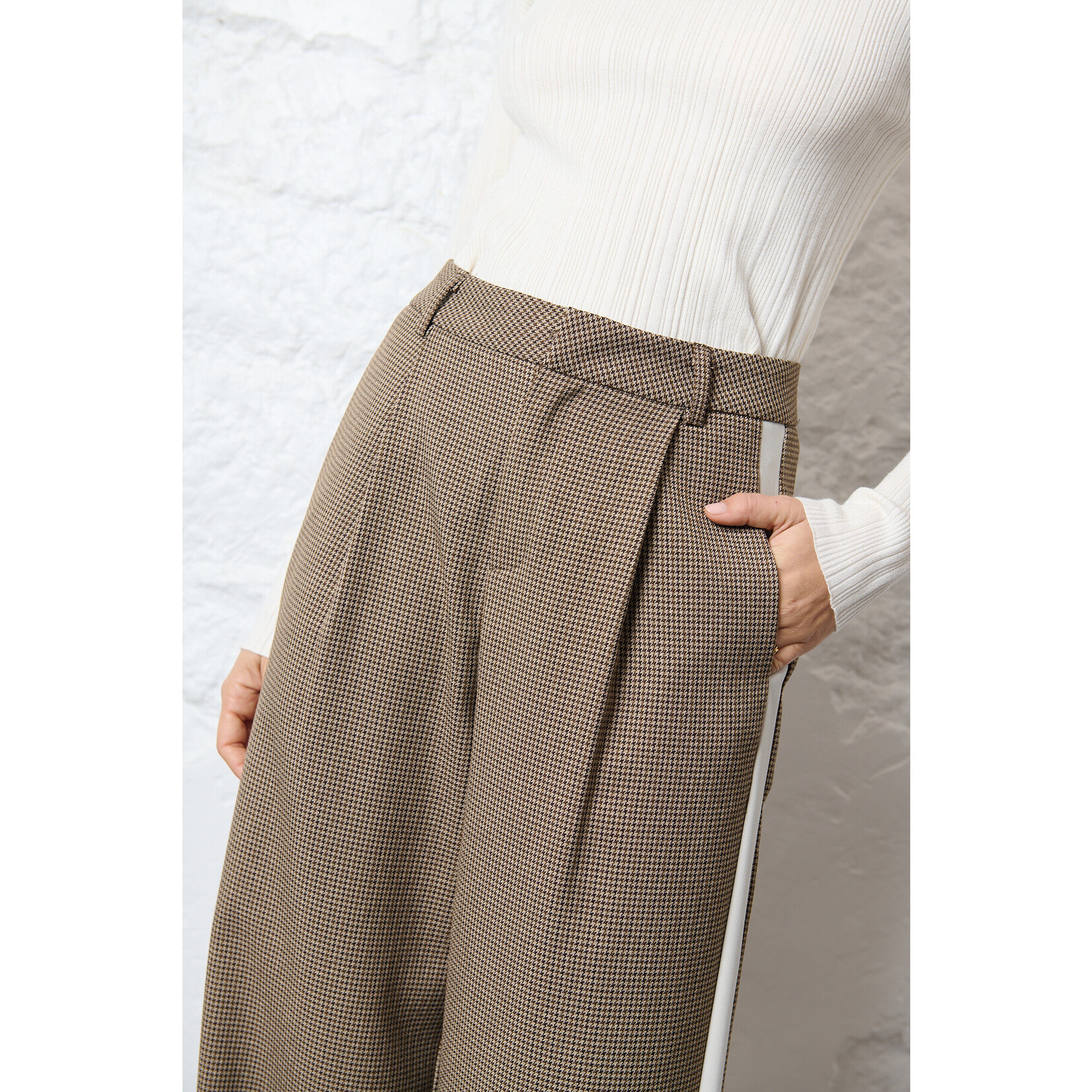 Feelkoo Klassieke broek, bruin, met detail opzij