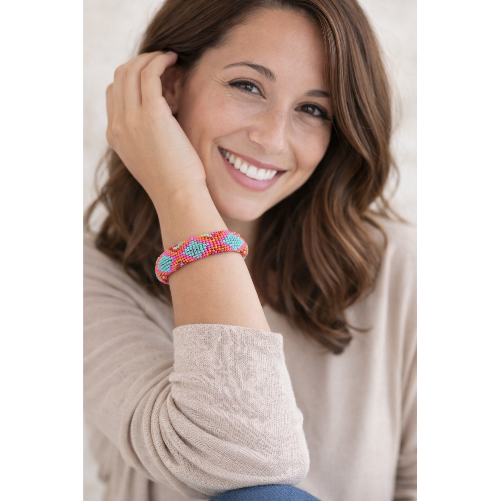 Dodi Maak je outfit af met deze mooie armband met kralen