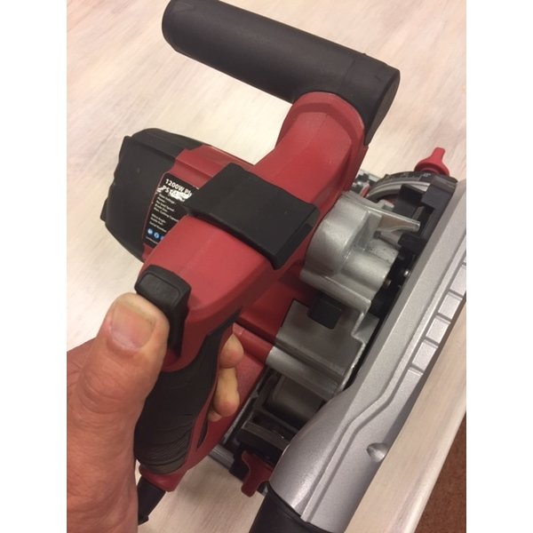 Kompakte Kreissäge mit & 1400 mm Führungsschiene ...