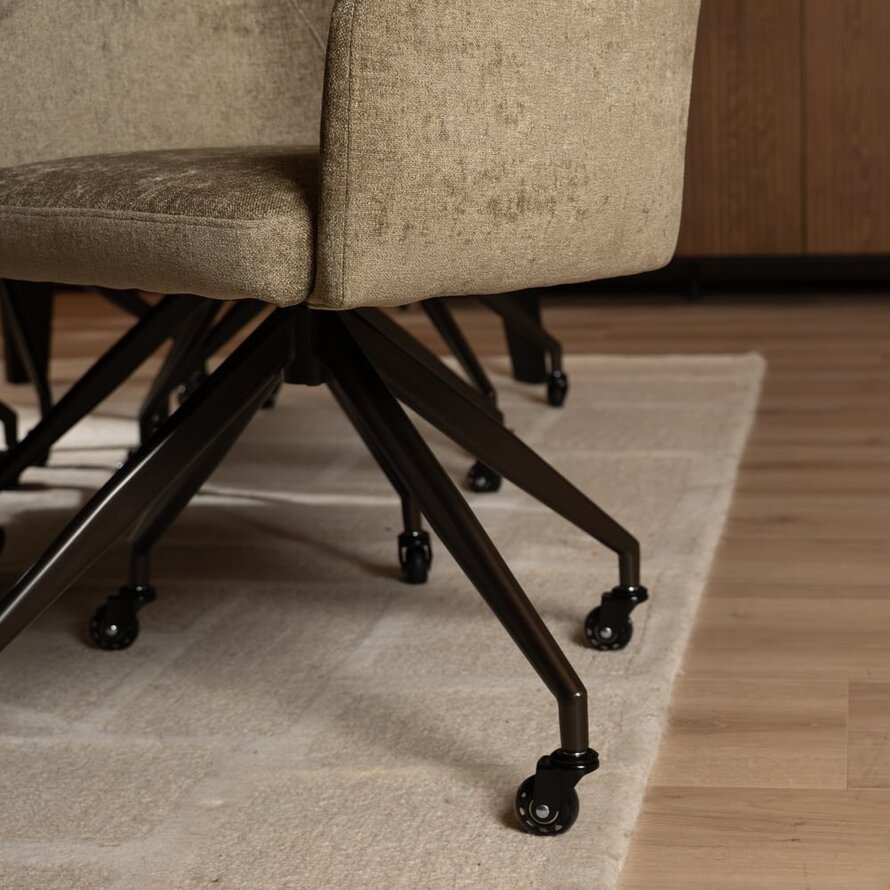 Stoel met wieltjes Mexx velvet taupe