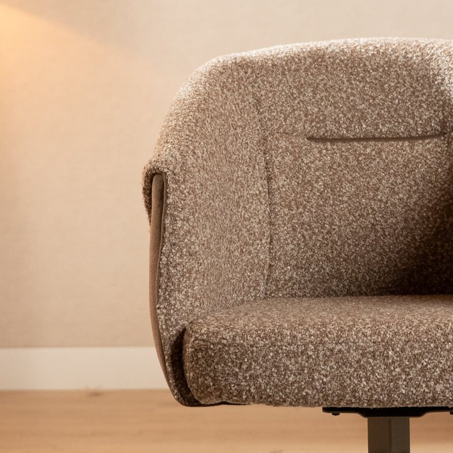 Stoel Riley bouclé bruin
